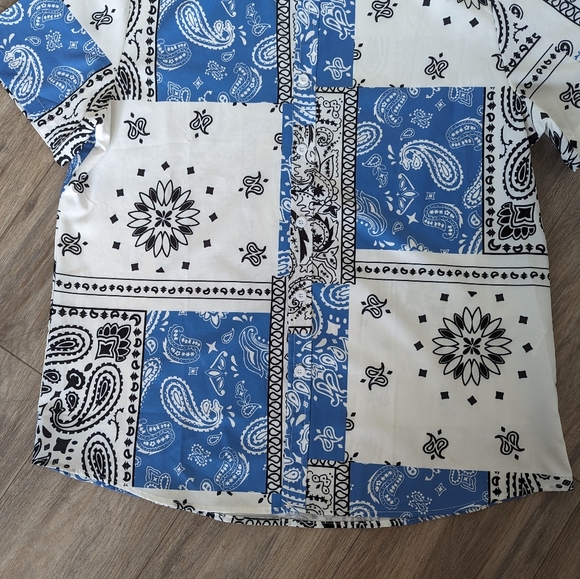 Men's Paisley Pattern Button Up resort shirt - Light Blue & White - size Large - Picture 6 of 9